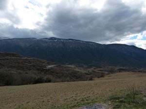 Vall de Barcedana con el Montsec de fondo